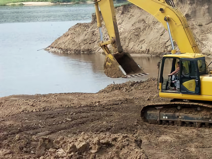 Engineered segmental block retaining wall installation